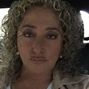 Meet your Posher, Carla